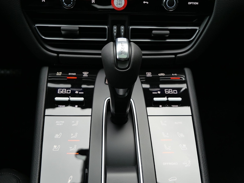 Thumbnail: 2026 Porsche Macan - 18
