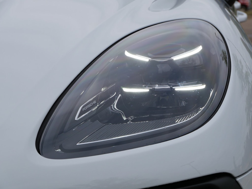Thumbnail: 2026 Porsche Macan - 10