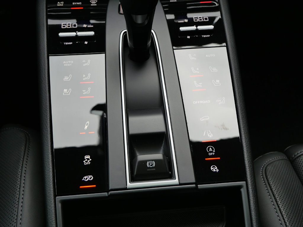Thumbnail: 2026 Porsche Macan - 17