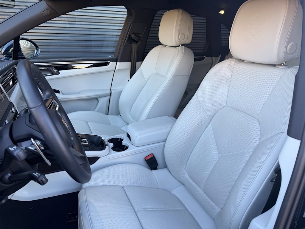 Thumbnail: 2023 Porsche Macan - 9