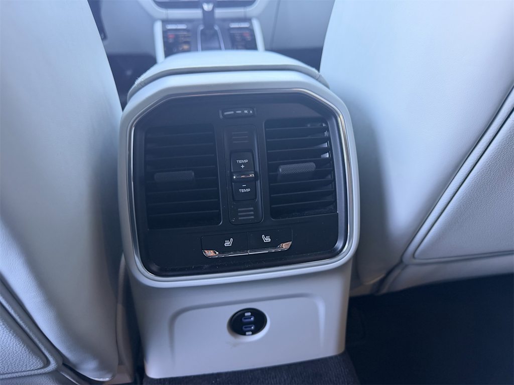 Thumbnail: 2023 Porsche Macan - 12