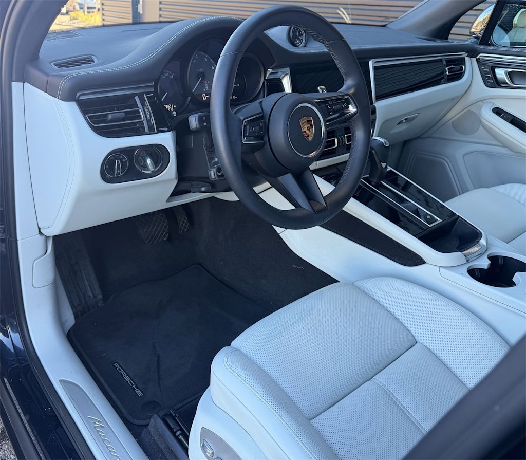Thumbnail: 2023 Porsche Macan - 2