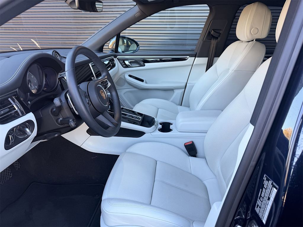 Thumbnail: 2023 Porsche Macan - 8