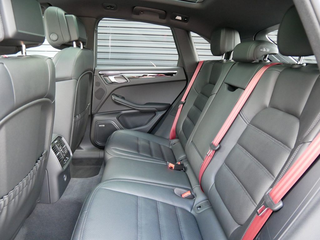 Thumbnail: 2025 Porsche Macan - 10