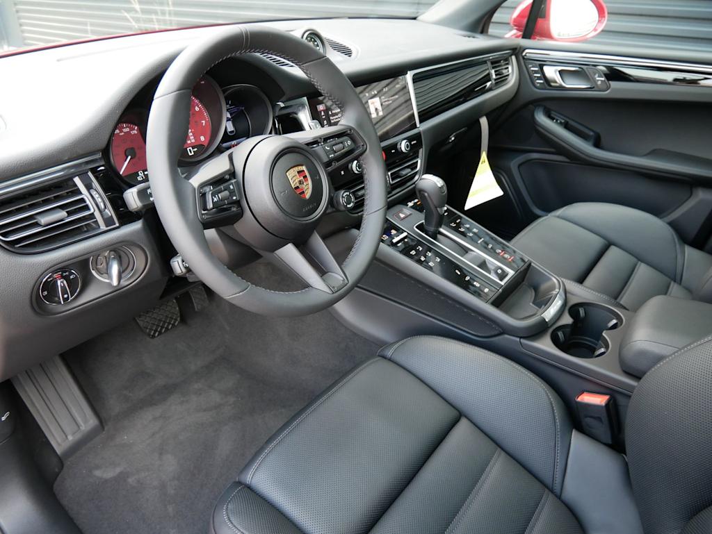 Thumbnail: 2025 Porsche Macan - 2