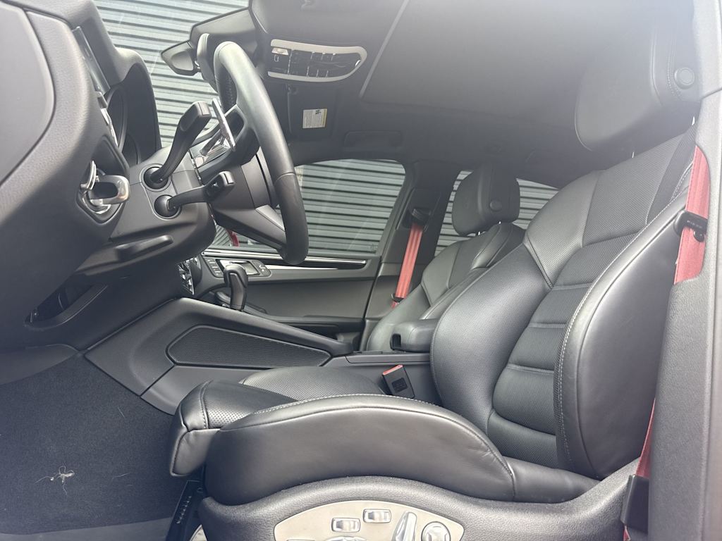 Thumbnail: 2025 Porsche Macan - 7