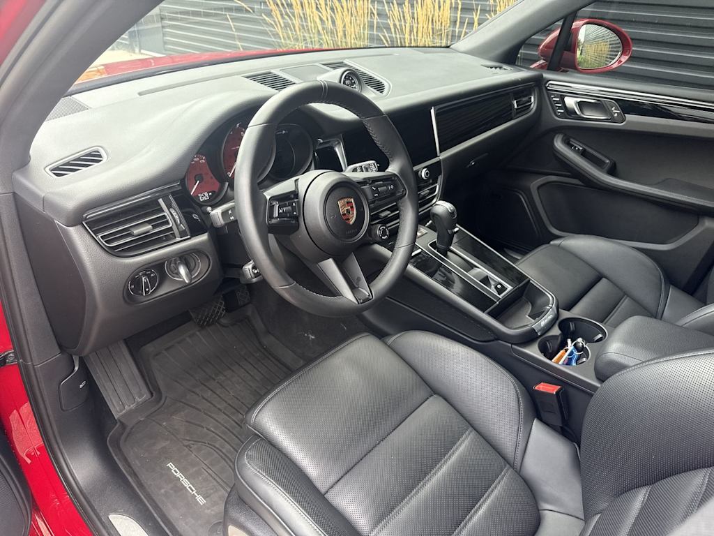 Thumbnail: 2025 Porsche Macan - 2