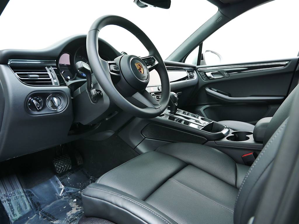 Thumbnail: 2026 Porsche Macan - 2
