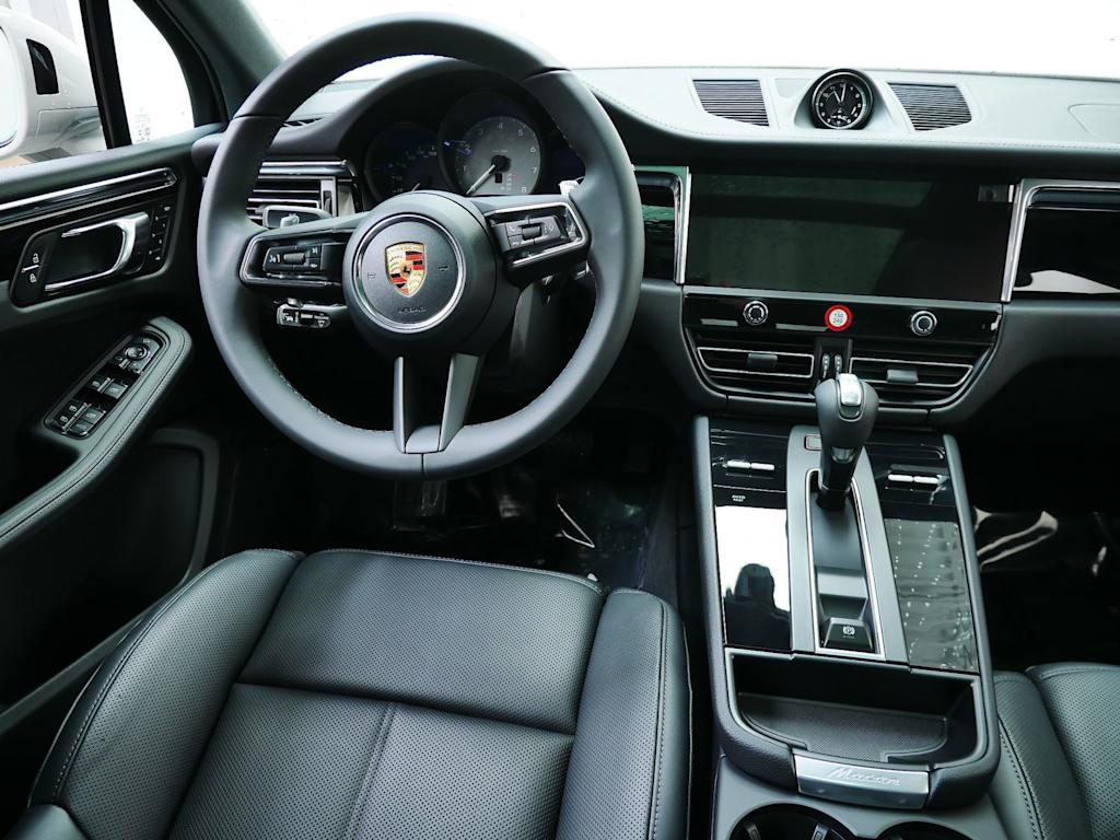 Thumbnail: 2026 Porsche Macan - 8
