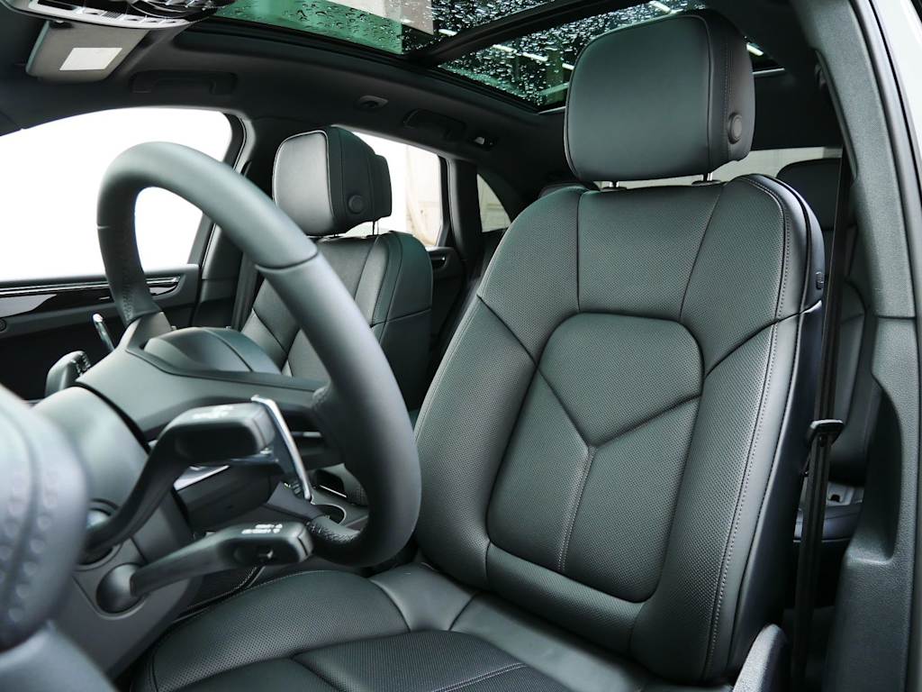 Thumbnail: 2026 Porsche Macan - 9