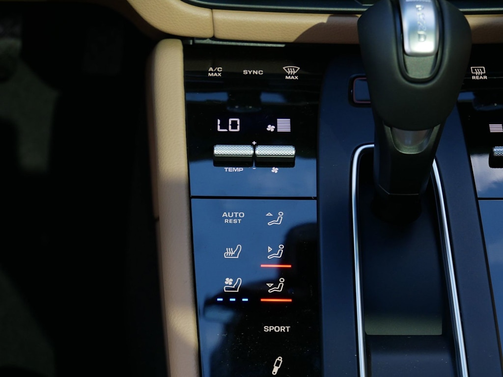 Thumbnail: 2026 Porsche Macan - 9