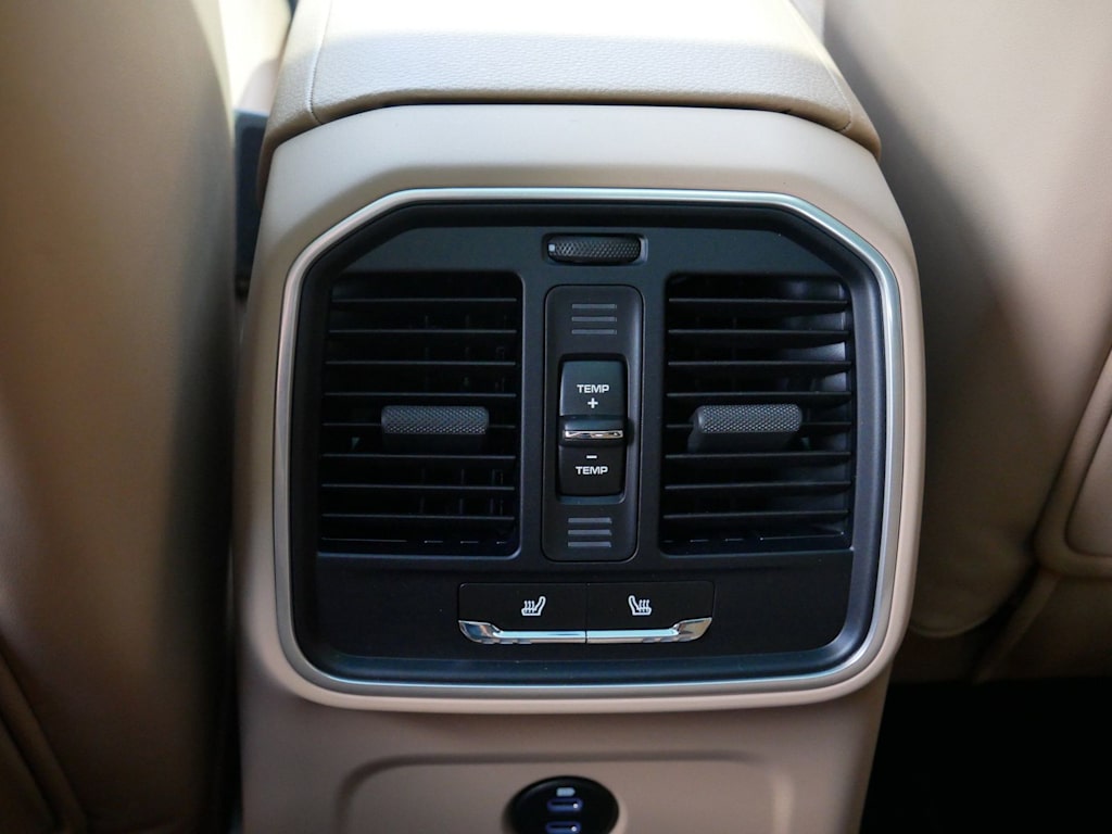 Thumbnail: 2026 Porsche Macan - 17