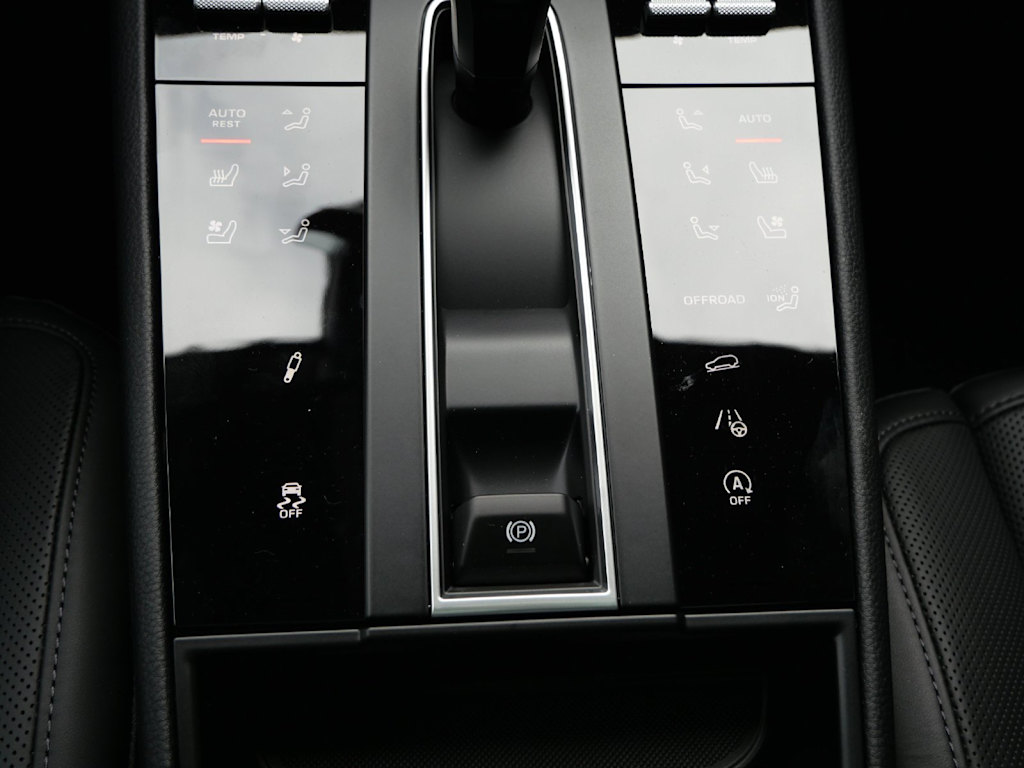 Thumbnail: 2026 Porsche Macan - 8