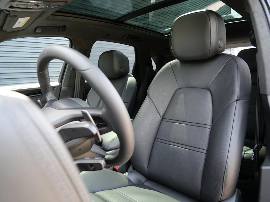 Thumbnail: 2026 Porsche Cayenne - 6