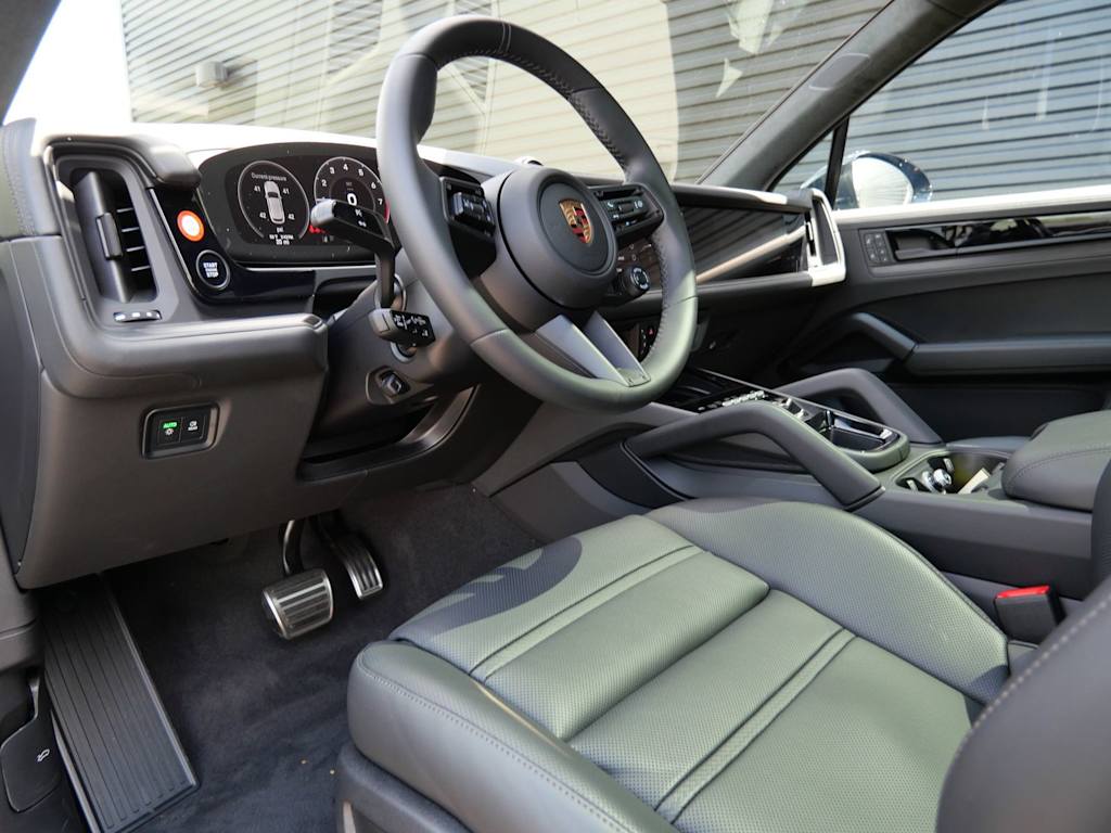 Thumbnail: 2026 Porsche Cayenne - 2