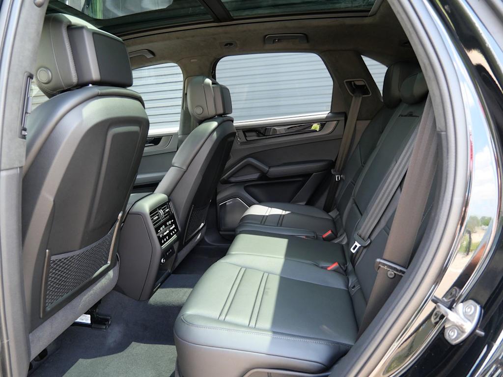 Thumbnail: 2026 Porsche Cayenne - 7