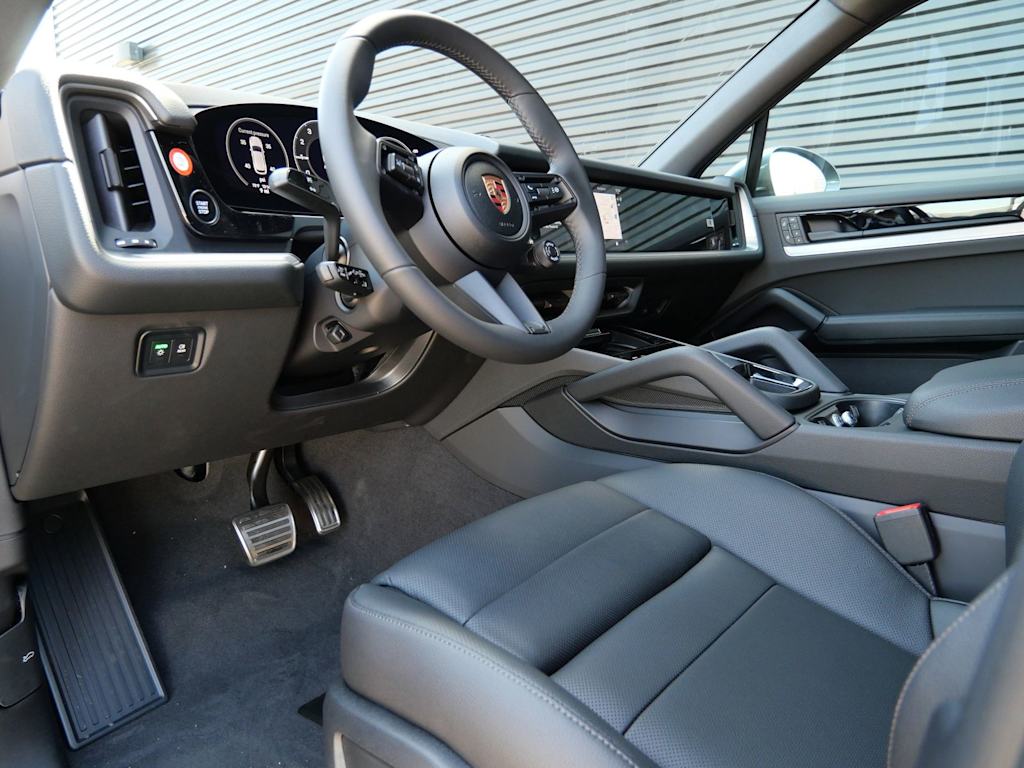 Thumbnail: 2026 Porsche Cayenne - 2