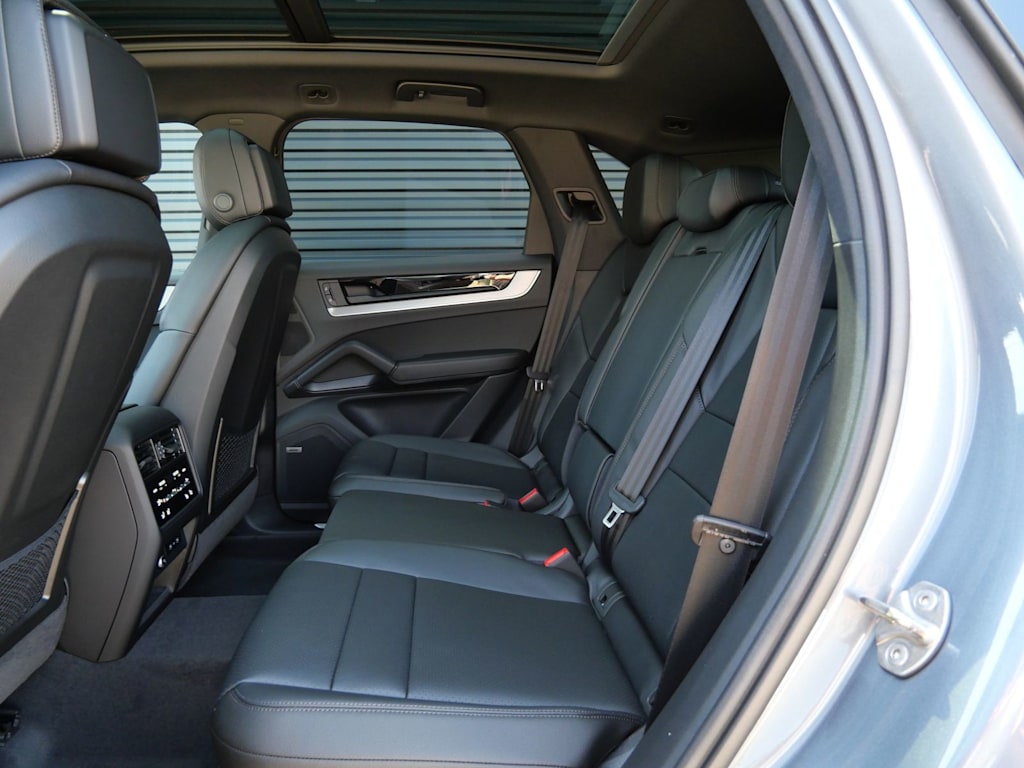 Thumbnail: 2026 Porsche Cayenne - 6