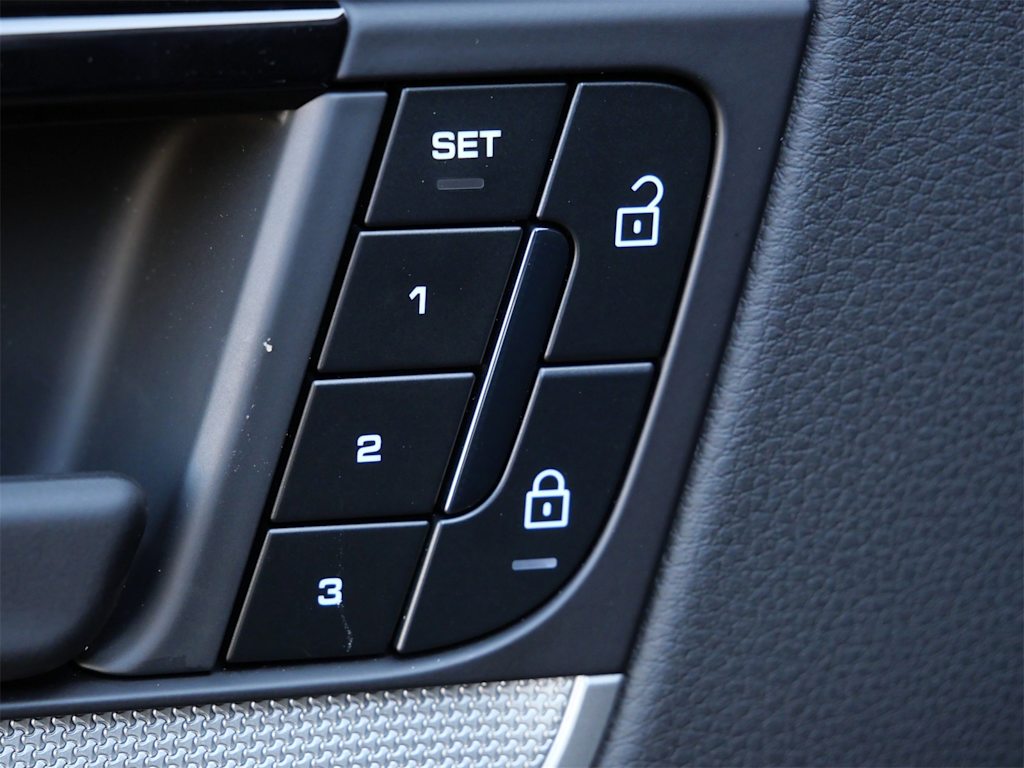 Thumbnail: 2025 Porsche Cayenne - 16