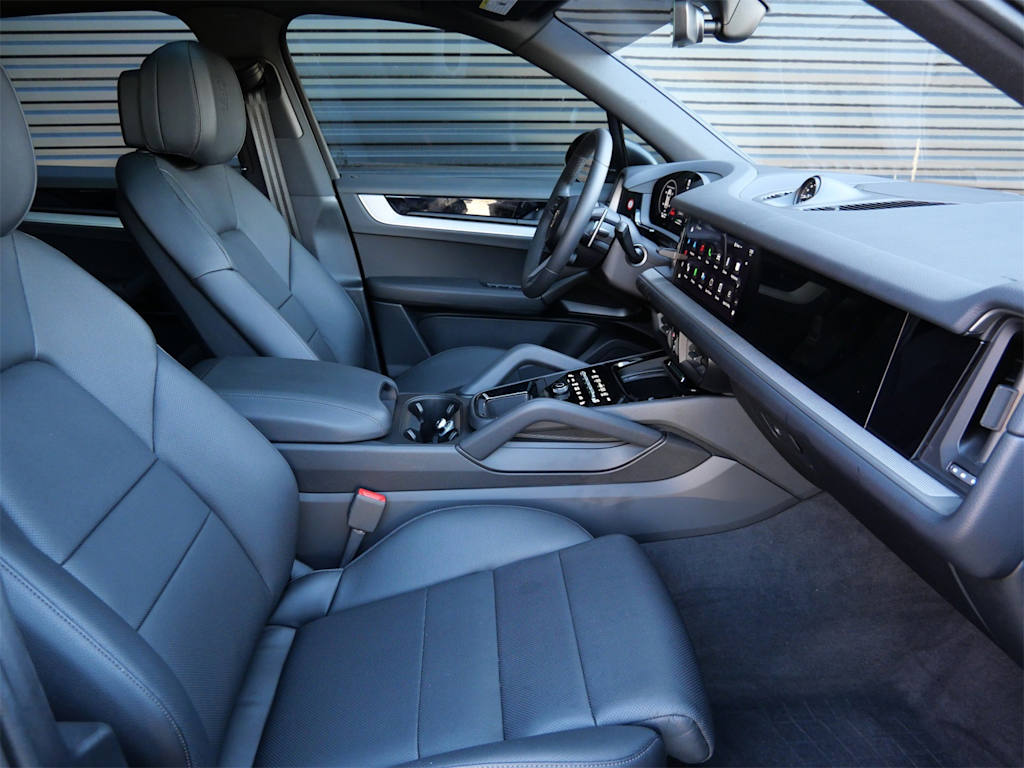 Thumbnail: 2025 Porsche Cayenne - 9