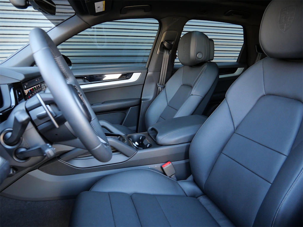 Thumbnail: 2025 Porsche Cayenne - 8