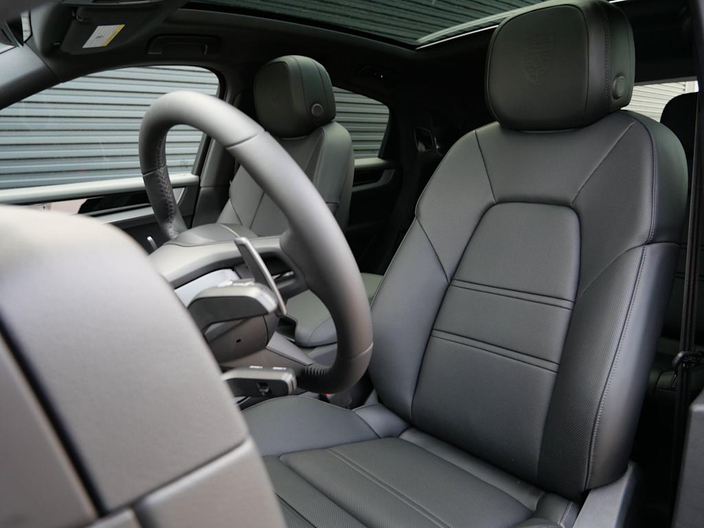 Thumbnail: 2026 Porsche Cayenne - 7