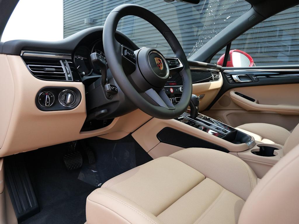 Thumbnail: 2026 Porsche Cayenne - 10