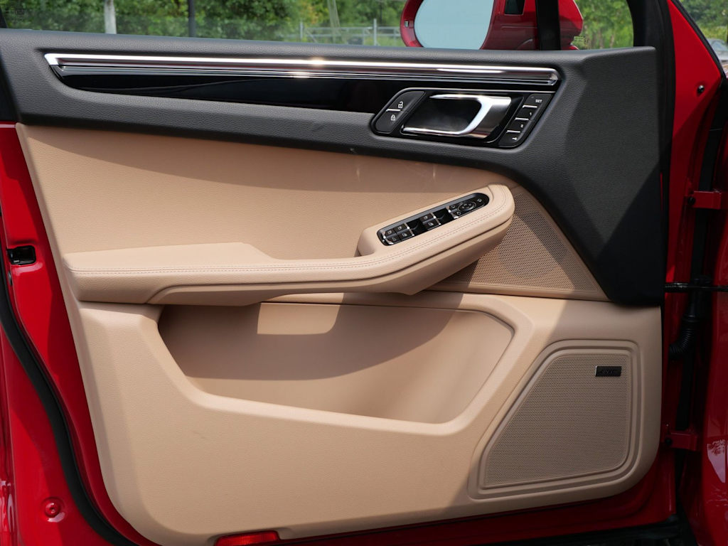 Thumbnail: 2026 Porsche Cayenne - 37