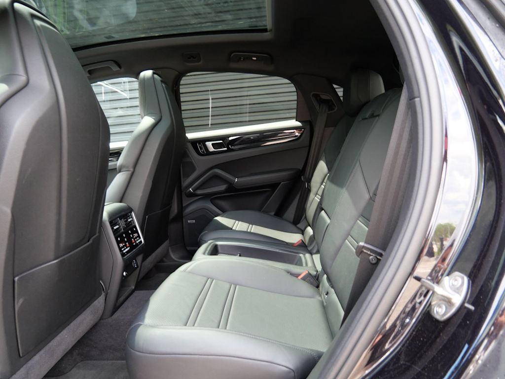 Thumbnail: 2020 Porsche Cayenne - 6