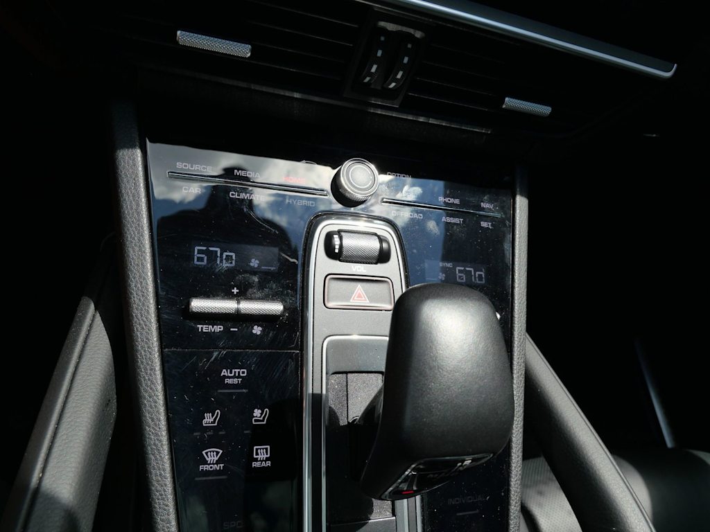 Thumbnail: 2020 Porsche Cayenne - 20