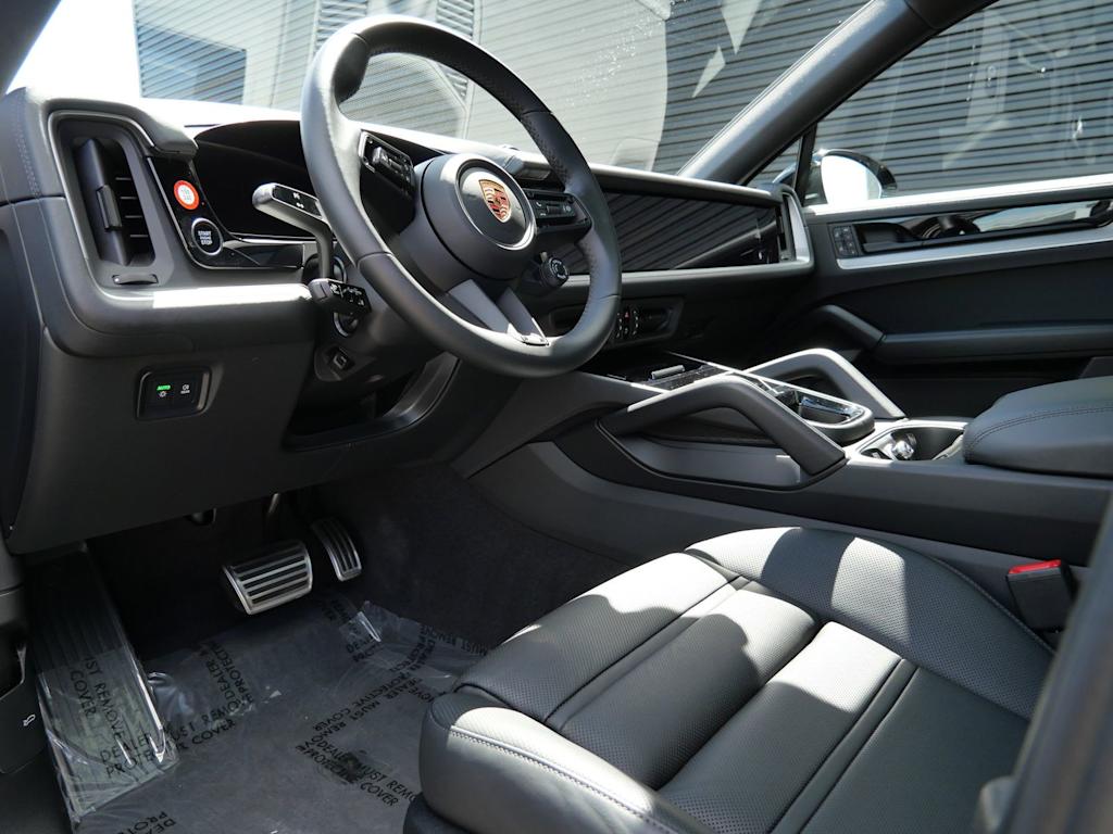 Thumbnail: 2026 Porsche Cayenne - 2