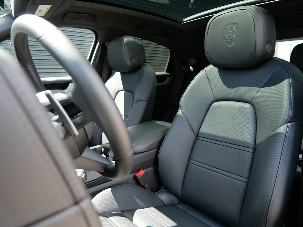 Thumbnail: 2026 Porsche Cayenne - 6