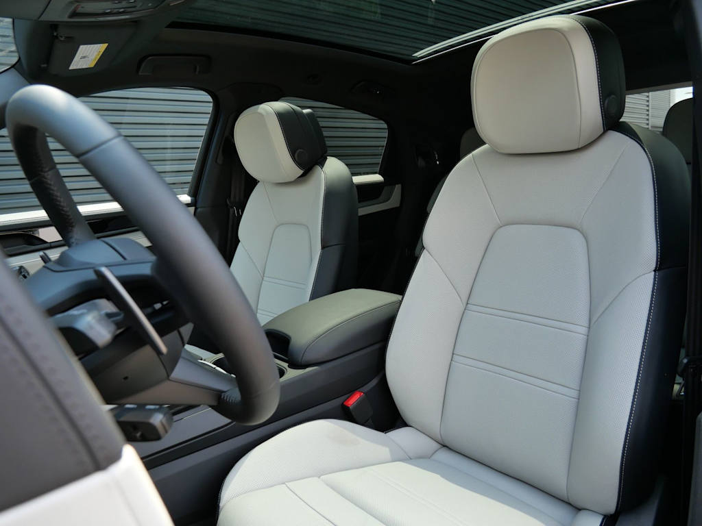Thumbnail: 2026 Porsche Cayenne - 6