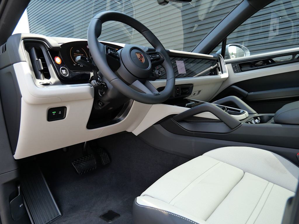 Thumbnail: 2026 Porsche Cayenne - 2
