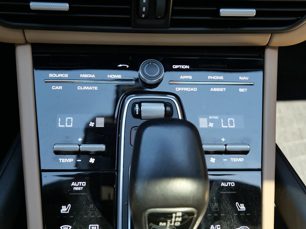 Thumbnail: 2022 Porsche Cayenne - 21
