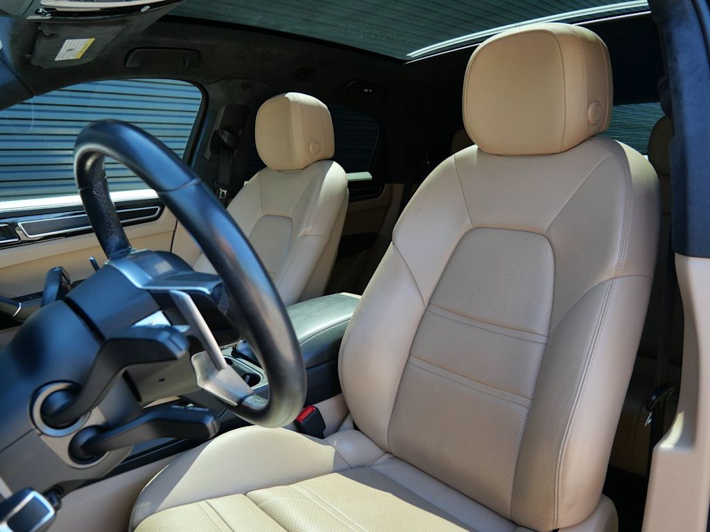 Thumbnail: 2022 Porsche Cayenne - 6