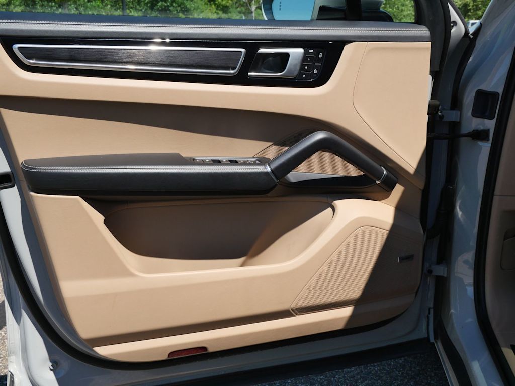 Thumbnail: 2022 Porsche Cayenne - 13