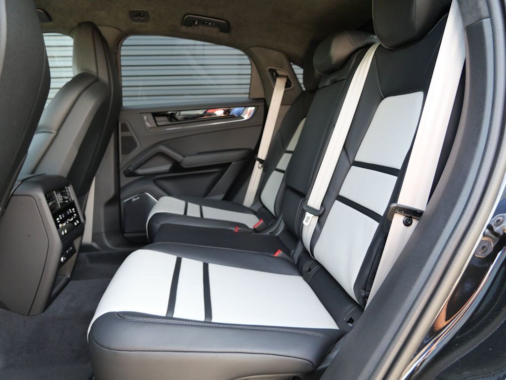 Thumbnail: 2026 Porsche Cayenne - 7