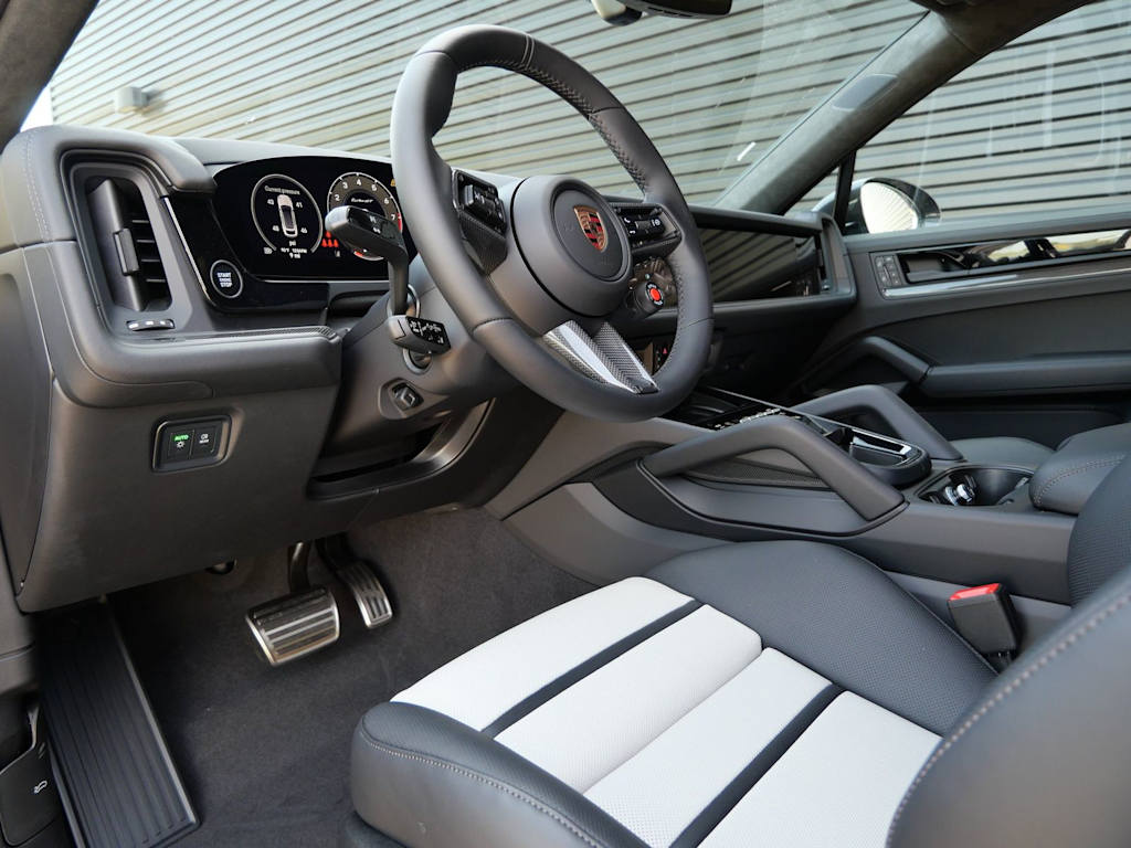Thumbnail: 2026 Porsche Cayenne - 2