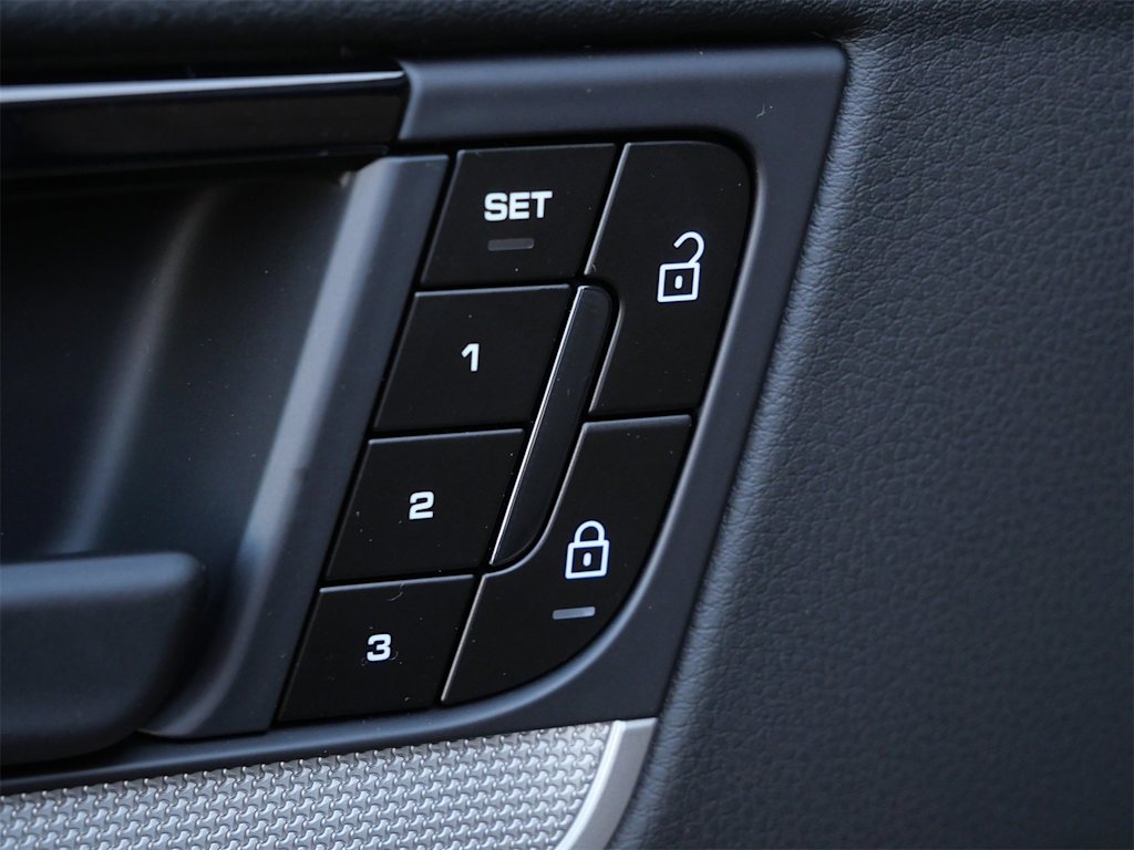 Thumbnail: 2026 Porsche Cayenne - 16