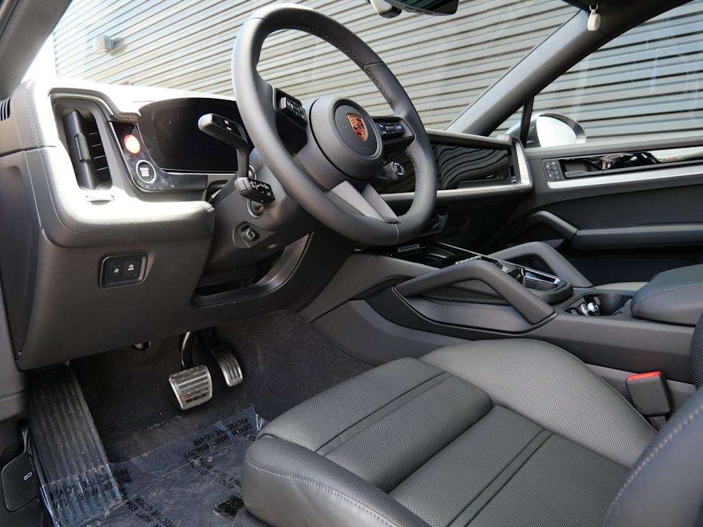 Thumbnail: 2026 Porsche Cayenne - 2