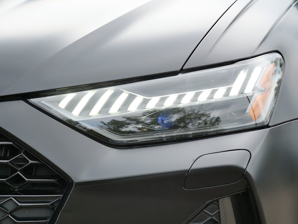 Thumbnail: 2021 Audi RS 6 - 12