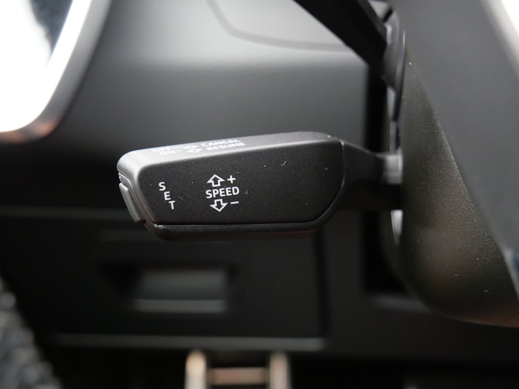 Thumbnail: 2021 Audi RS 6 - 25