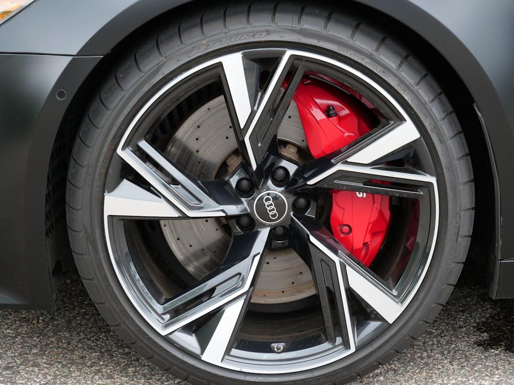 Thumbnail: 2021 Audi RS 6 - 5