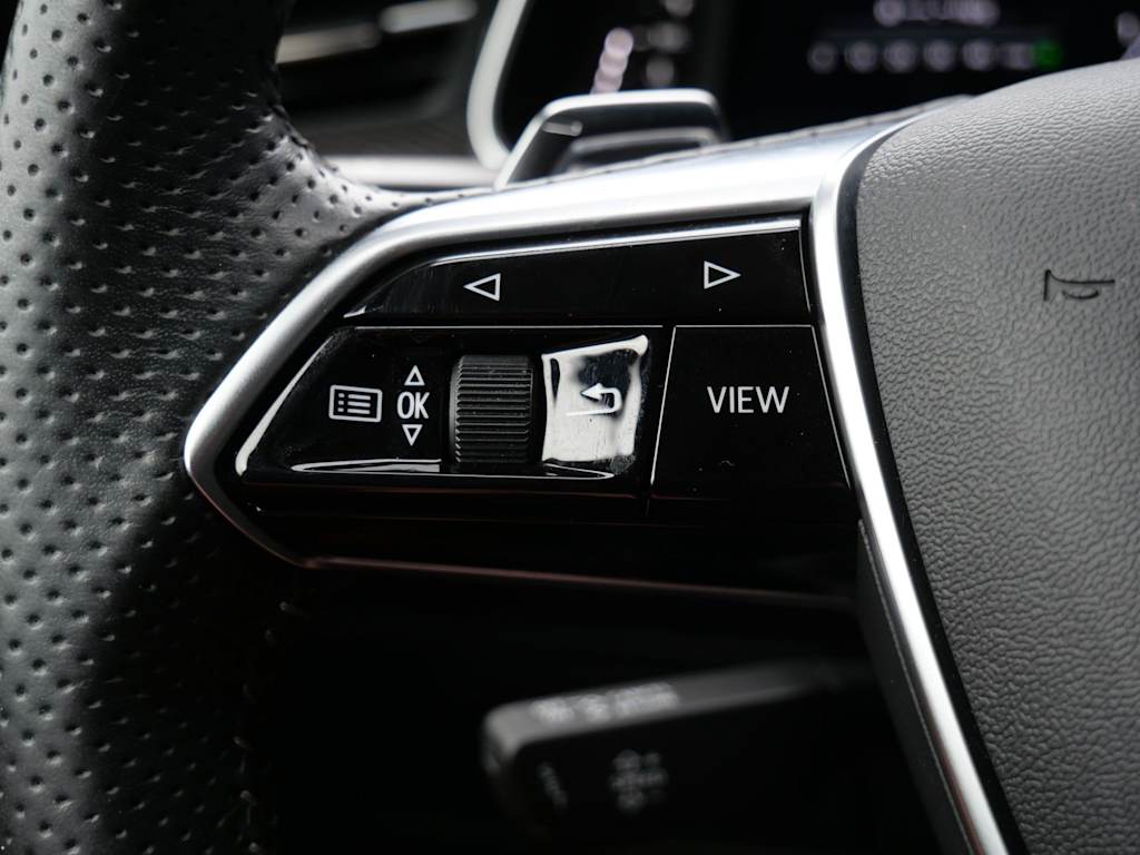 Thumbnail: 2021 Audi RS 6 - 24
