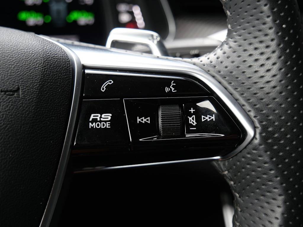 Thumbnail: 2021 Audi RS 6 - 23