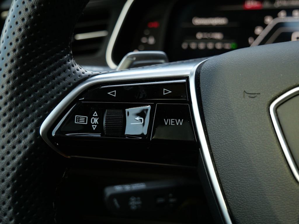 Thumbnail: 2023 Audi RS 6 - 23