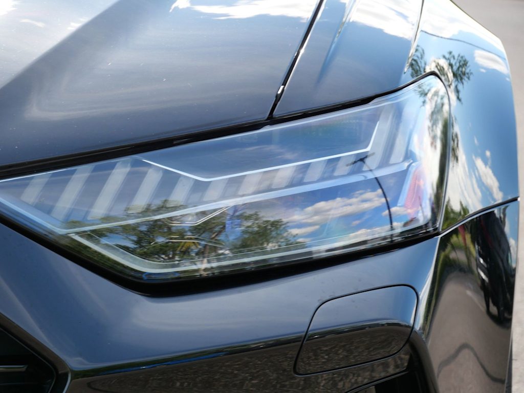 Thumbnail: 2023 Audi RS 6 - 12