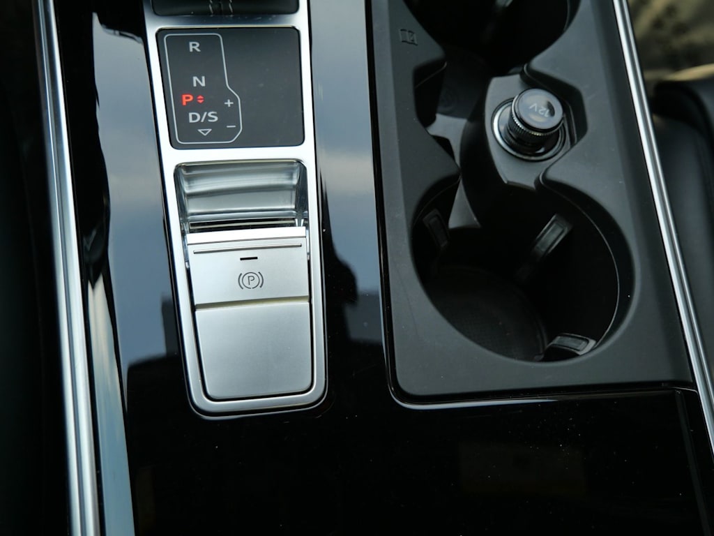 Thumbnail: 2023 Audi RS 6 - 10