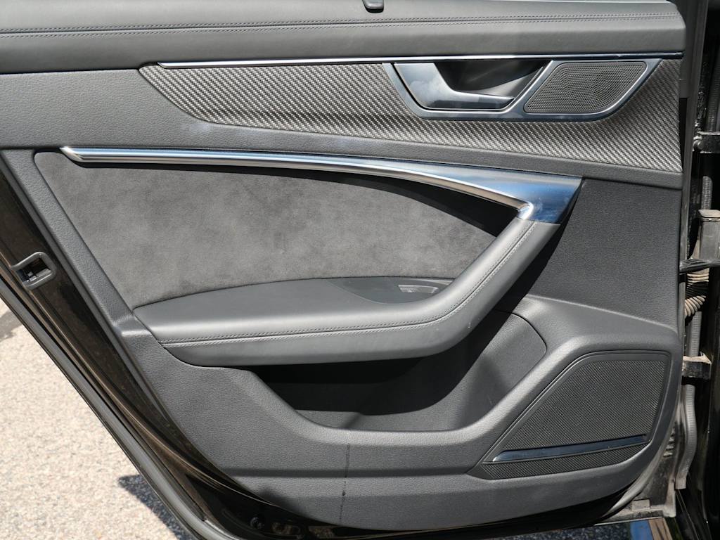 Thumbnail: 2023 Audi RS 6 - 16